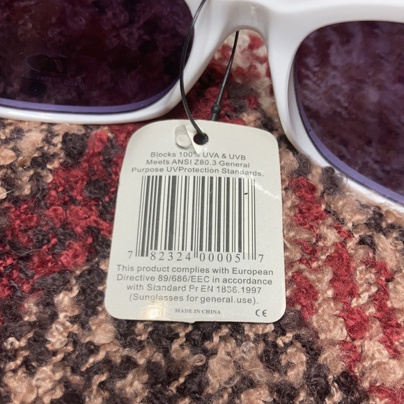 NWT DG White Framed Ladies Sunglasses - Picture 7 of 14